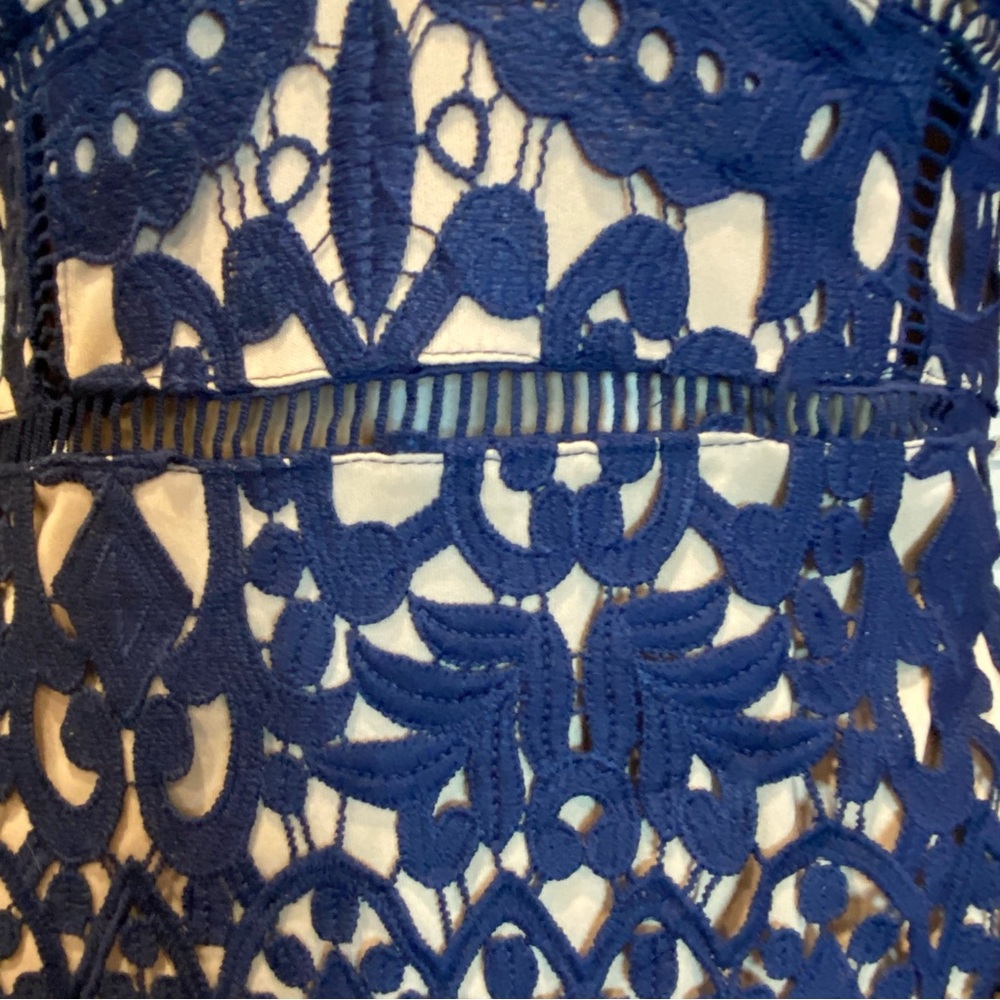 Gianni Bini Crochet Overlay Bodycon Midi Dress Navy Blue over Nude Sz Medium NWT - Picture 3 of 7